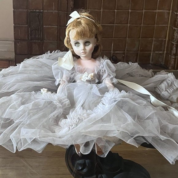 MADAME ALEXANDER STRAWBERRY BLOND COLORED DOLL IN BIG POOFY GRAY DRESS - Picture 1 of 14